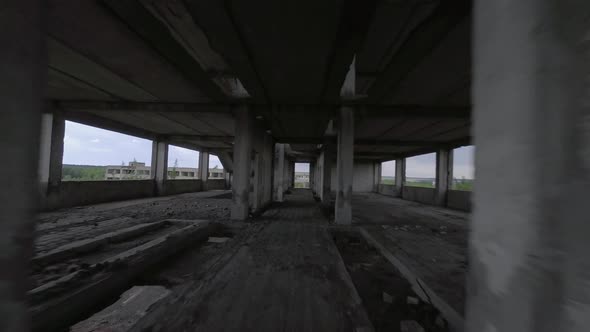 FPV Drone Flies Fast Through an Abandoned Building