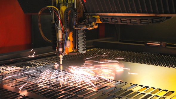 Cutting laser of sheet metal on automatic machine 