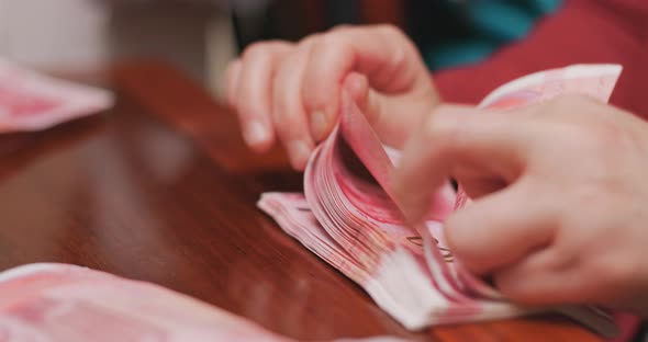 Counting RMB on hand