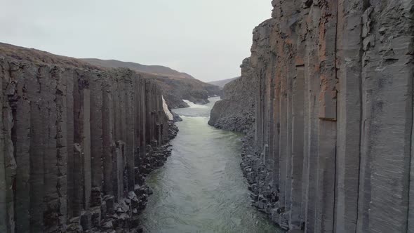 Reversing reveal between the tall basalt columns that line the Studlagil river