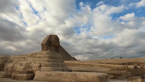 Timelapse of the famous Sphinx with great pyramids in Giza valley, Cairo, Egypt