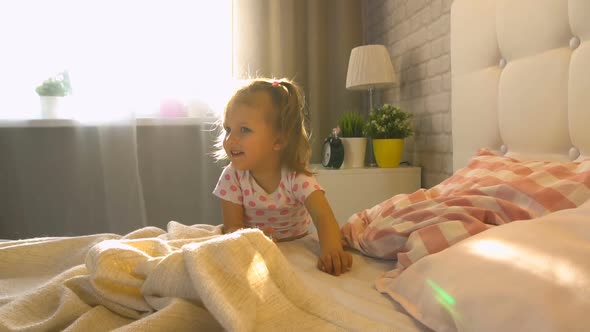 Little girl in the bedroom at home alt