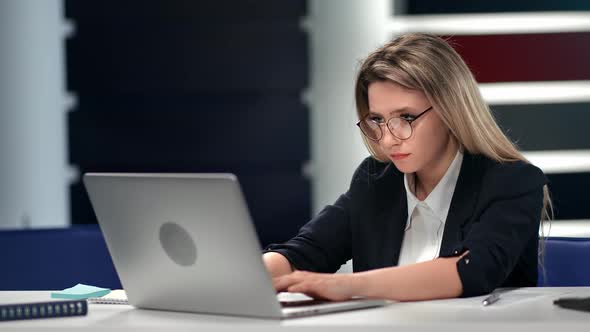 Focused Business Lady Working Use Laptop Modern Comfortable Workplace