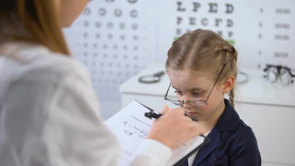 Kind Optician Supporting Schoolgirl With Broken Eyeglasses, Victim of Bullying