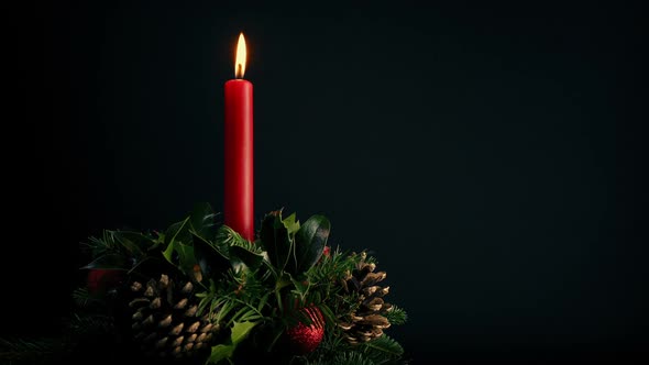 Attractive Festive Wreath With Candle