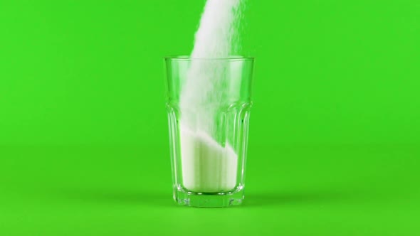 Pour Sugar Collins Glass Thick Bottom Green Contrasting Background Slow Motion