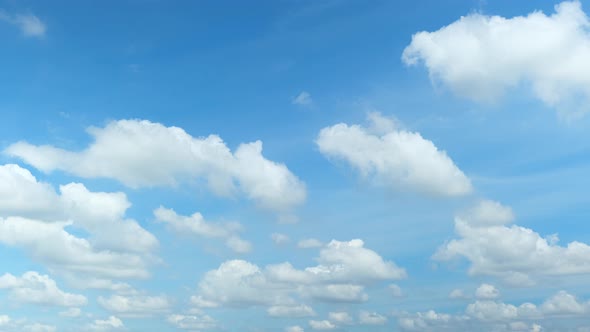 4K Sky Time lapse, Clear very nice soft blue sky, white rolling.