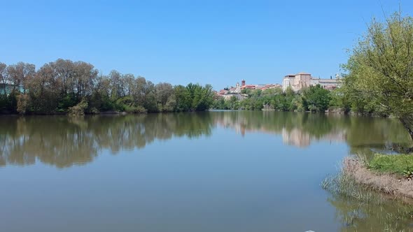 Beautiful views of the town and the river, surrounded by nature, plants, flowers and trees