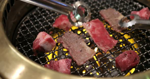 Grill beef on metal net