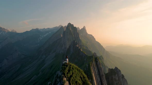 Schaefler Altenalptuerme Mountain Ridge Swiss Alpstein Appenzell Innerrhoden Switzerlandsteep Ridge