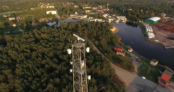 4K - Telecommunications tower above the town
