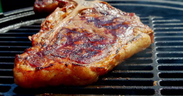 The Fragrant Steak T-bone Is Grilled with Smoke.