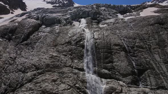 A Beautiful Waterfall in the Upper Reaches of the Tanadon Gorge