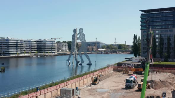 Forwards Fly to Molecule Man 30 Meters Height Sculpture on Spree River