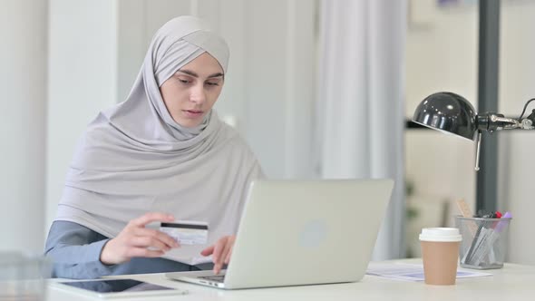 Online Payment Failure on Laptop By Young Arab Woman