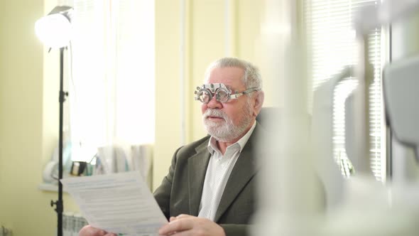 Ophthalmologist Makes Selection of Lenses Diagnoses a Elderly Man's Vision