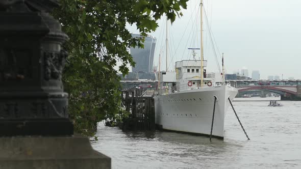 London City - Victoria Embankment - Wellington Ship - Blackfriars Bridge alt