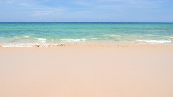 Beautiful tropical beach sea ocean with blue sky and white cloud