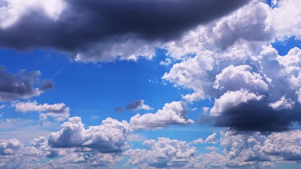 White clouds float in the wind in the rainy season.