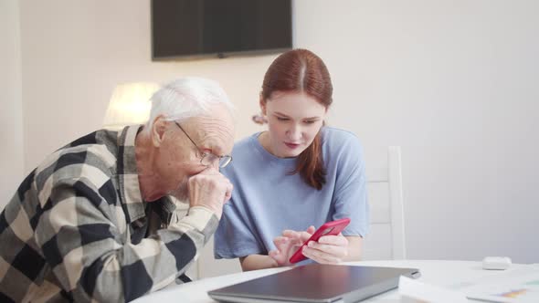 An Old Man Learns to Use a Smartphone and His Adult Daughter Helps Him Figure It Out