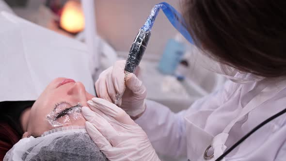 Technique of Applying Permanent Eyebrow Makeup in a Beauty Clinic