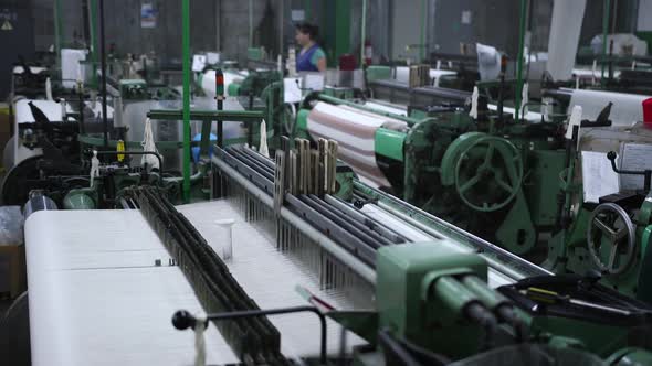 Fabric Manufacturing on Weaving Machines