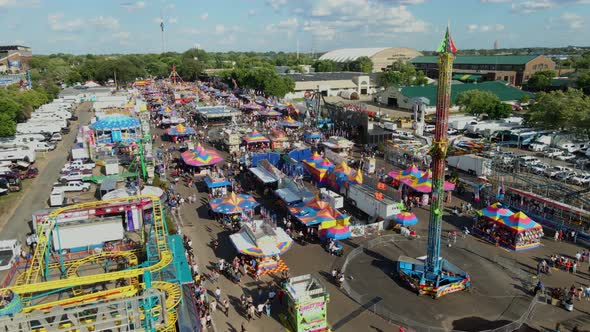 2021 Minnesota State Fair, people having fun in times of covid rides