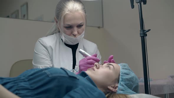 Skilled Woman Applies Permanent Make-up in Beauty Salon