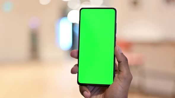Using Green Chroma Screen Smartphone