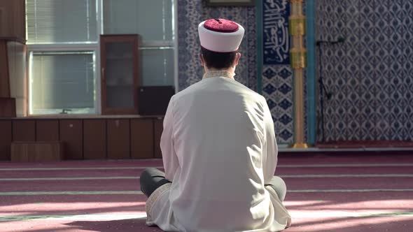 Praying Mosque