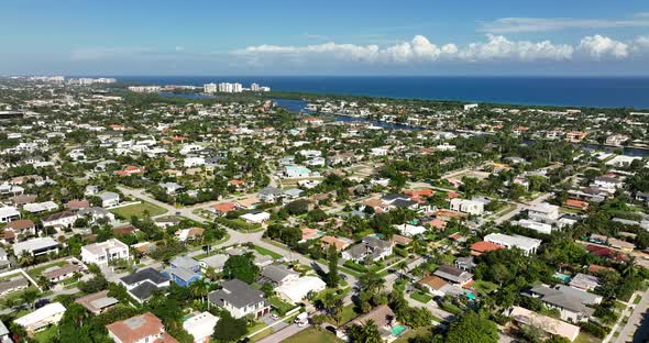 Upscale Homes In Boca Raton Florida Close To The Beach