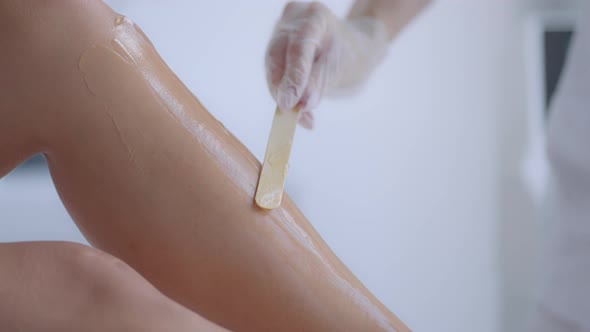 Apply a Conductor Gel to the Legs for Laser Hair Removal