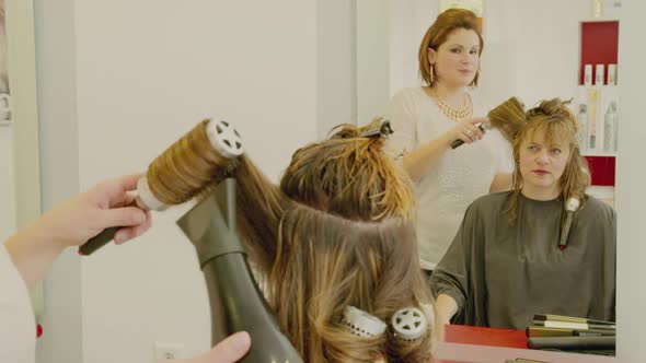 Hairdresser Woman PinUp Hair
