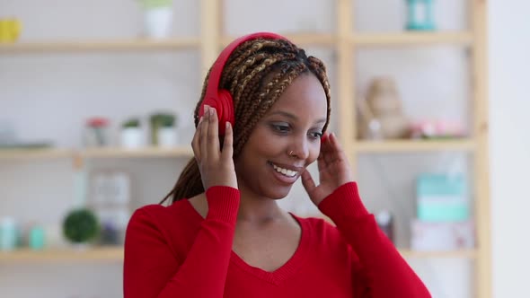 Music Woman Listen Headphone