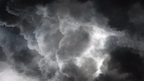 4k thunderstorm was occurring inside the approaching dark cumulus cloud