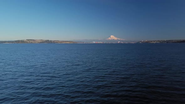 Right to left parallax of Commencement Bay Tacoma WA and Mt. Rainier, hyper lapse, time lapse