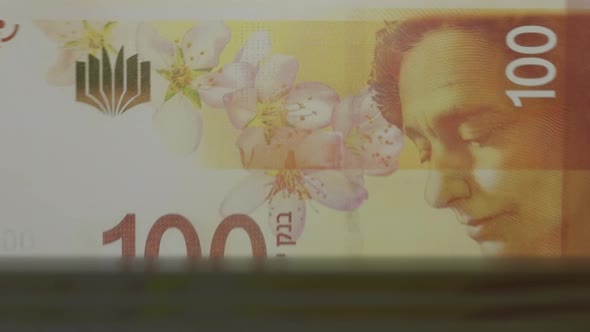 100 Israeli shekels banknotes in cash machine. Israeli cash counting video.