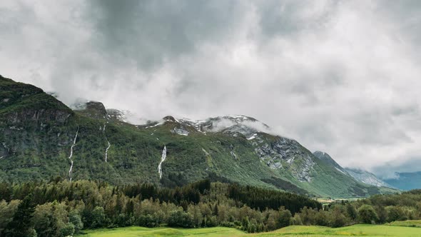 Stardalen Skei I Jolster Jostedalsbreen National Park Norway