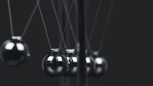 Slow Motion Newtons Cradle