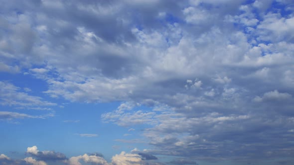 Vibrant blue sky with cloud on a cloudy day time lapse.