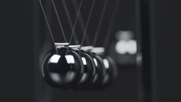 Slow Motion Newtons Cradle