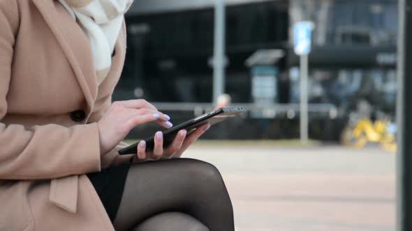 Business Woman Writes an Important Message on a Tablet Pc