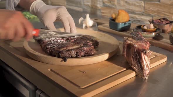  Cutting a Grilled T-bone Steak