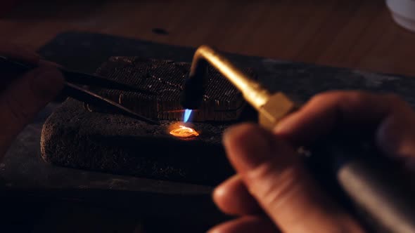 Goldsmith crafting ring by burner