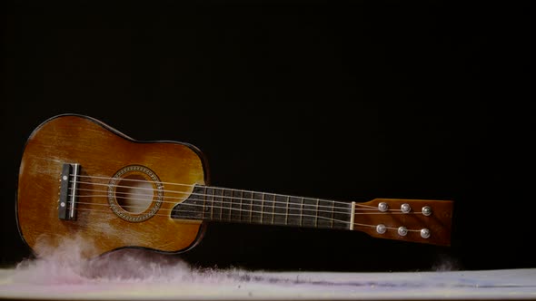 Guitar falling in dust, Ultra Slow Motion alt