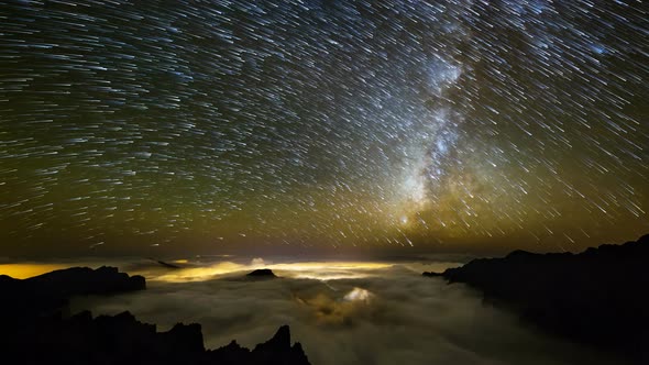 Milkyway Above La Palma Comet Style Timelapse in 4K