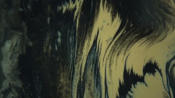 Blue and Yellow Paints Mix alt