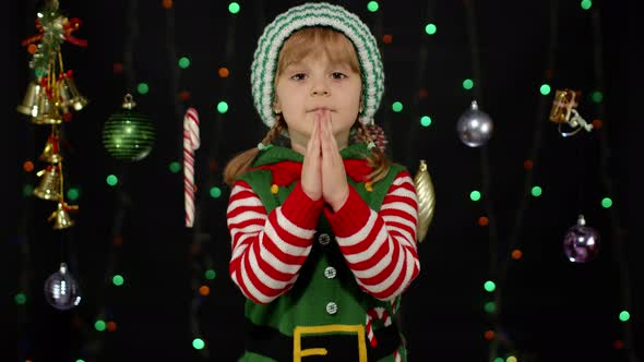 Kid Christmas Elf Santa Helper Costume Begs Prays About Gifts New Year