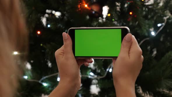 Green screen display phone in female hands 4K 2160p 30fps UltraHD footage - Woman holds greenscreen 