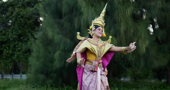 Khon performance arts acting entertainment dance traditional costume in the park